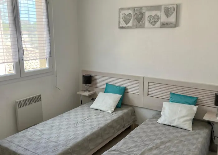 Corse T3 Piscine * Santa-Maria-Poggio (Corsica)